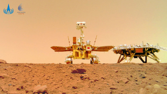 Photographs show Chinese meanderer on dusty, rough Martian surface