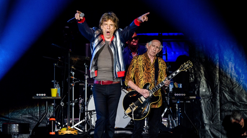 Rolling Stones open American tour, honor drummer