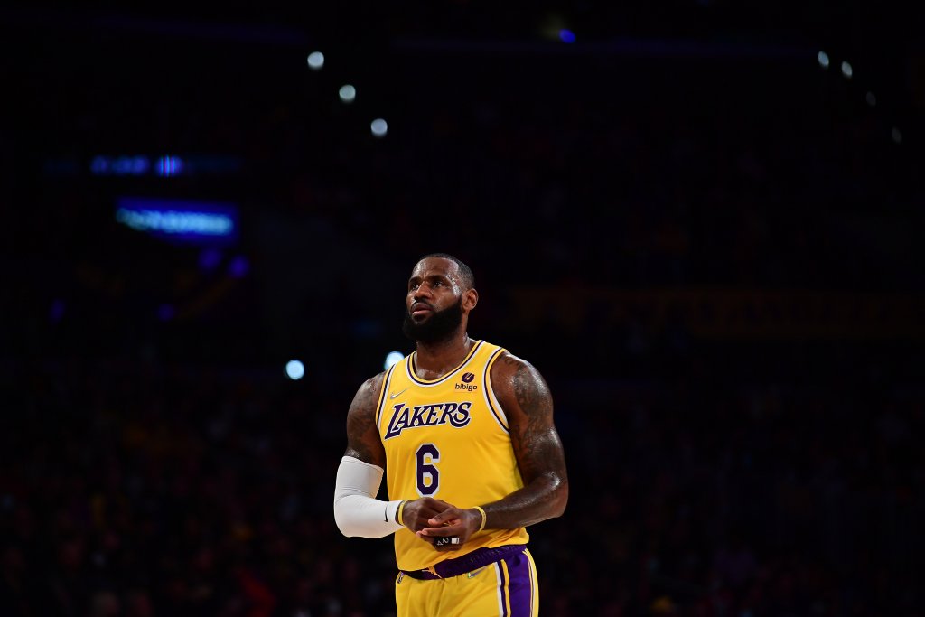 Lakers’ LeBron James has ’50-50′ opportunity to return Friday versus Celtics