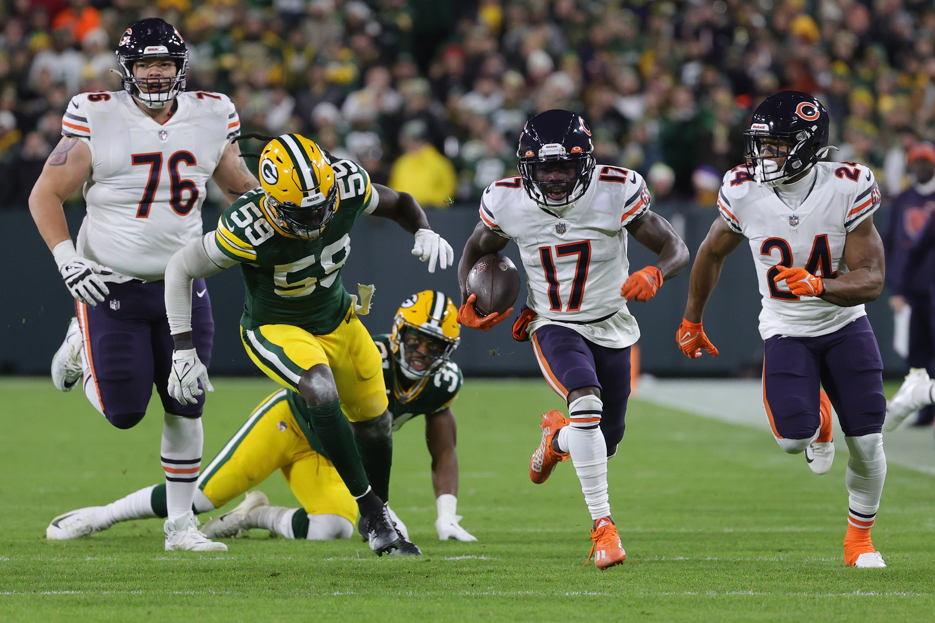 Jakeem Grant comes back a punt 97 yards for a touchdown, Bears lead 27-21 at halftime
